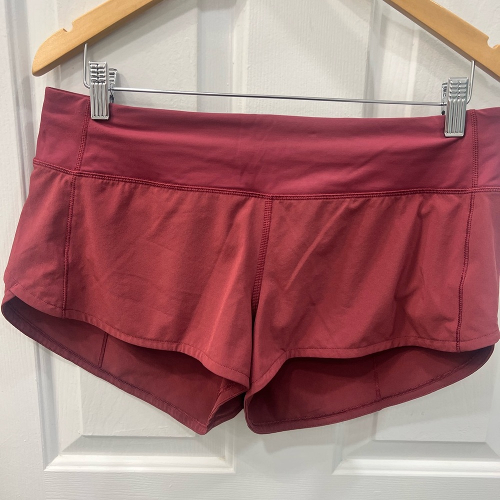 Lululemon Size 8 Speed Up Low Rise 2.5” Women’s Shorts